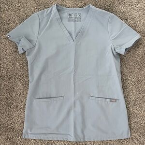 Figs Women's Short Sleeve V-Neck Top and cargo pant in Dusty Blue